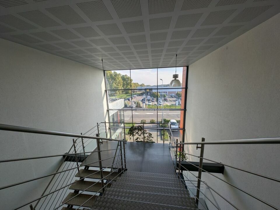 Bureaux à louer désservi par les bus et trams - Zone Industrielle - Bischheim