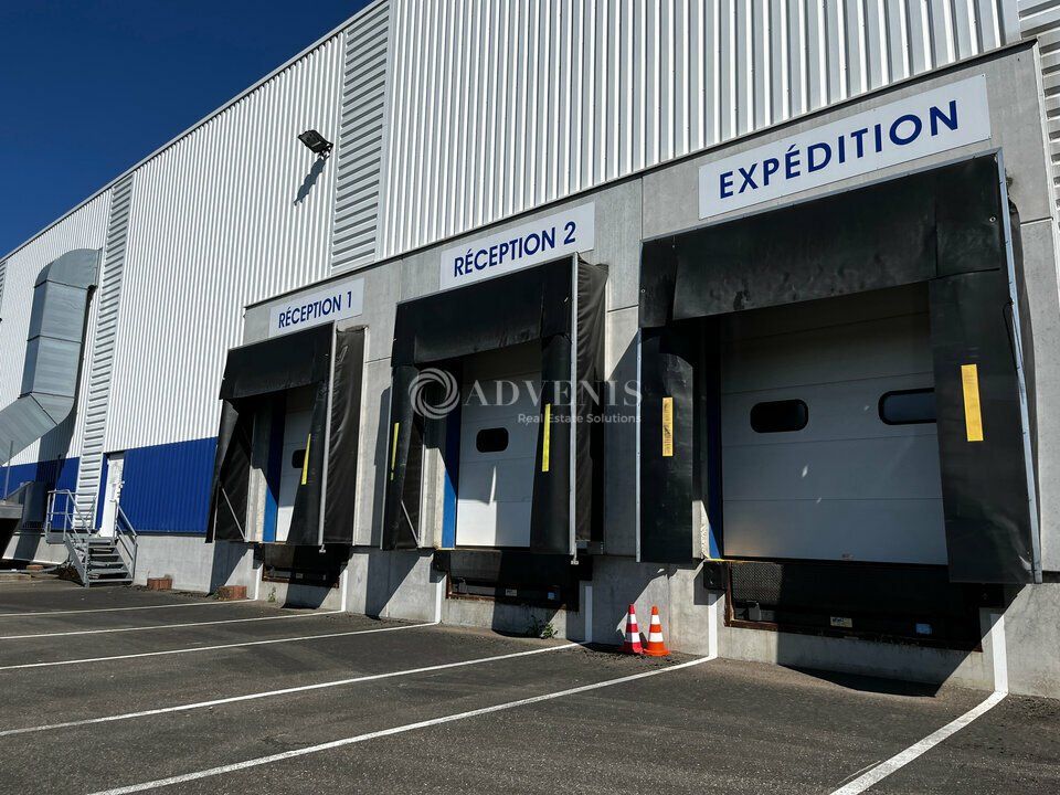 Location entrepot 2083 m² non divisibles