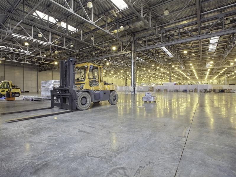 Location local d''activites 1200 m² non divisibles