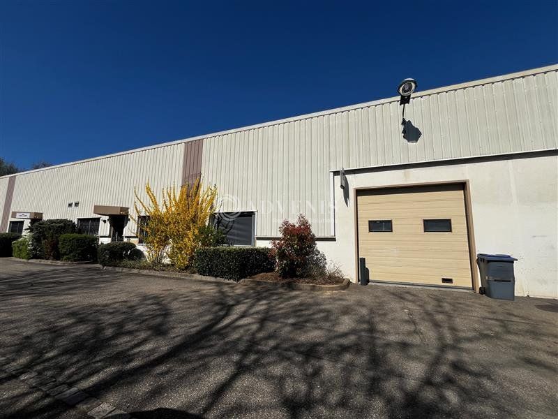Location local d''activites 320 m² divisibles à partir de 320 m²