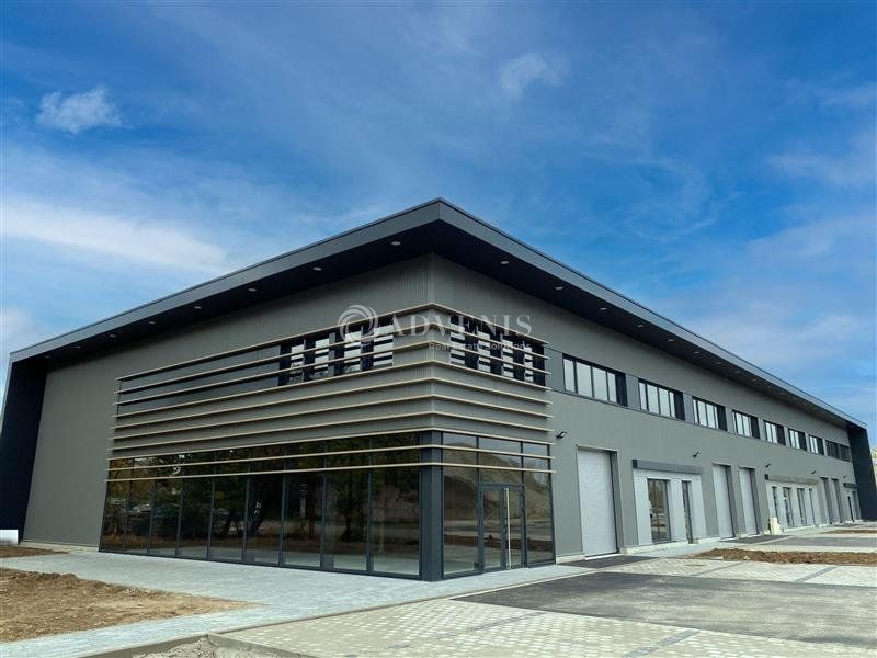 Location local d''activites 374 m² non divisibles