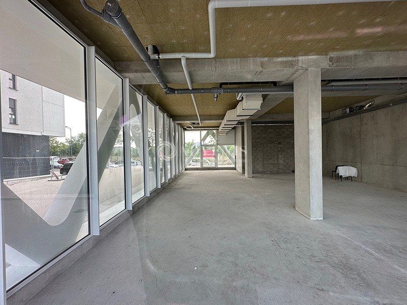 Locaux commerciaux à louer en pied d'immeuble - Centre ville - Illkirch