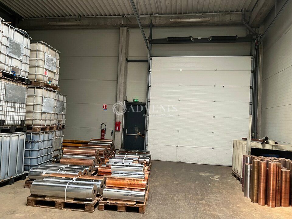 Bâtiment d'activités d'environ 1 400 m², divisible dès 750 m², à louer au Nord-ouest de Tours