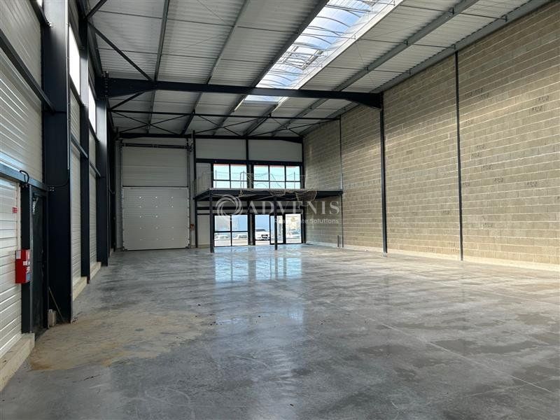 Location local d''activites 450 m² non divisibles