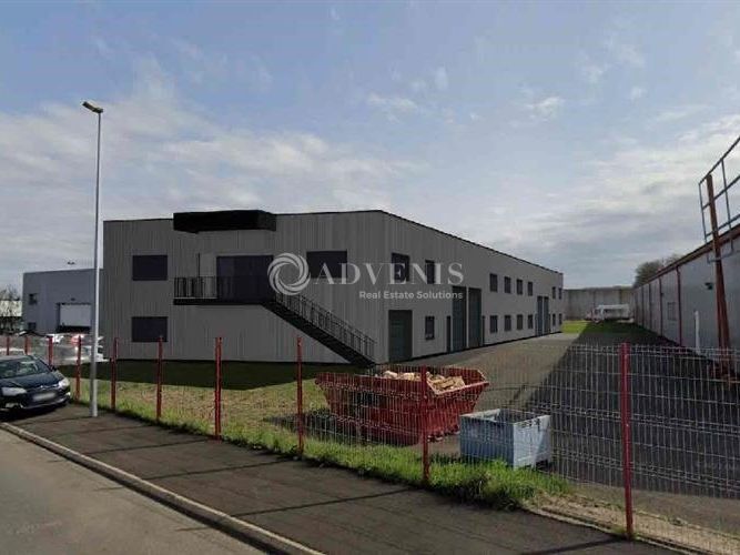 Location local d''activites 1447 m² divisibles à partir de 336 m²
