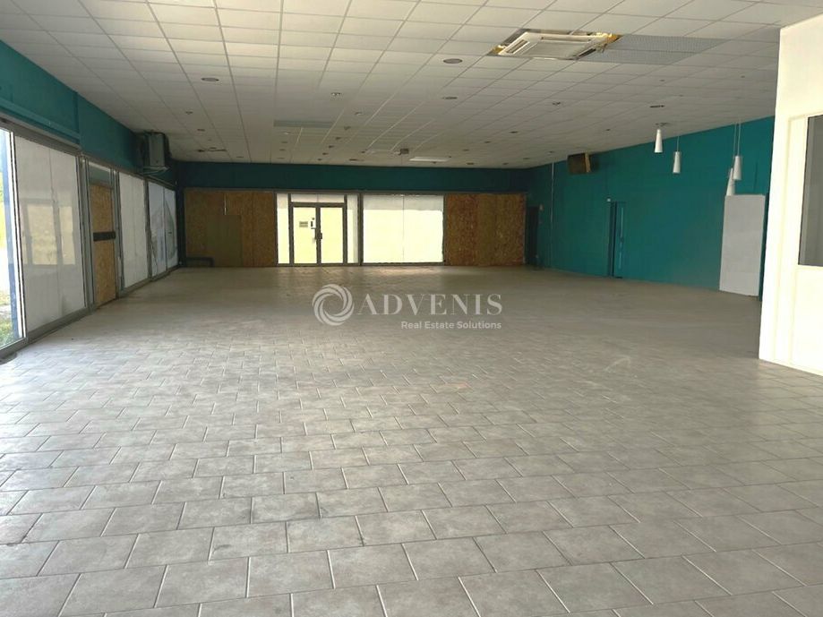 Local commercial d'environ 500 m² à vendre sur axe passager de Joué les Tours 