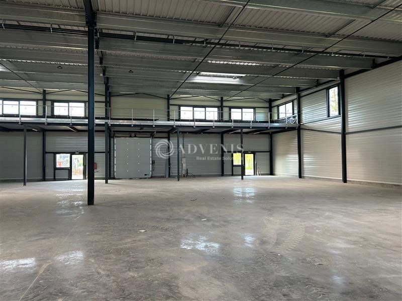 Location local d''activites 4710 m² divisibles à partir de 235 m²
