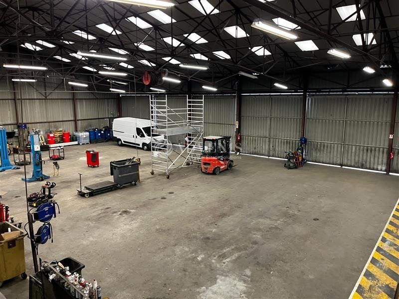 Vente local d''activites 1120 m² non divisibles