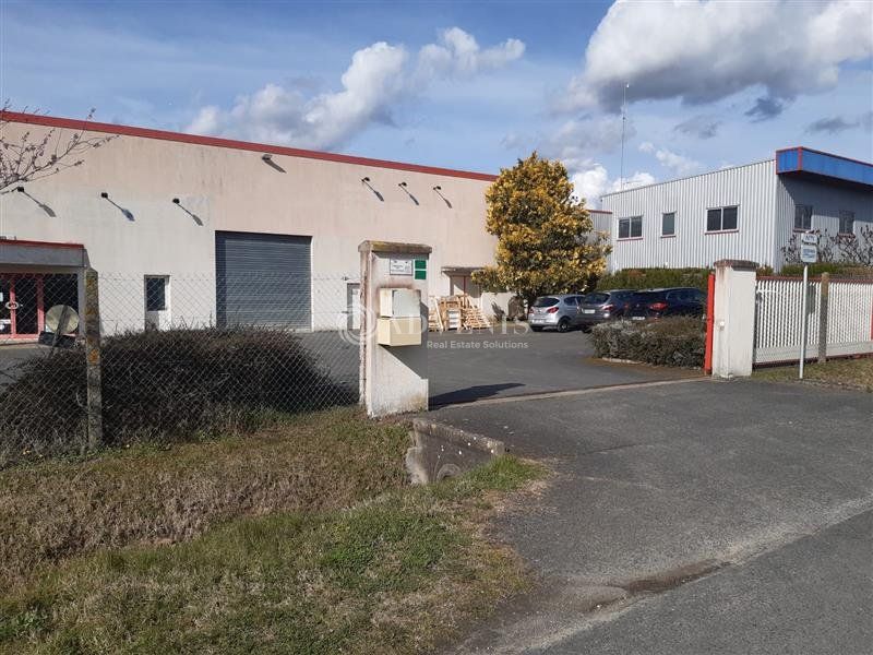 Bâtiment d'activités d'environ 1 160 m², à vendre à proximité d'Amboise