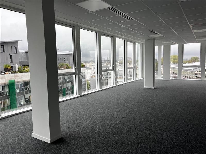 Bureaux d'environ 322 m² à louer, dans un immeuble récent à proximité de la gare de tours
