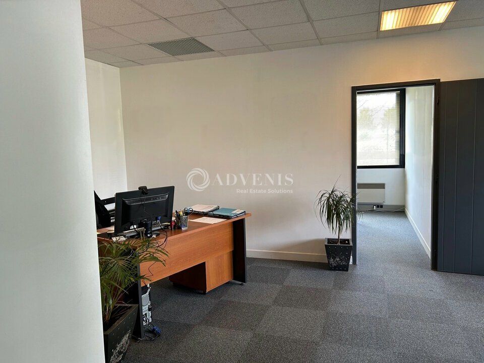 Bureaux d'environ 64 m²  à louer à Tours Nord