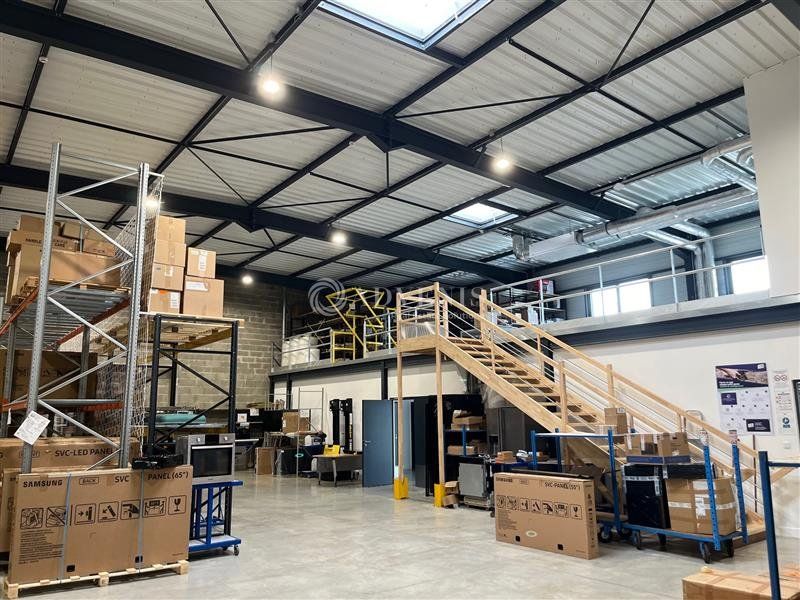 Location local d''activites 544 m² non divisibles