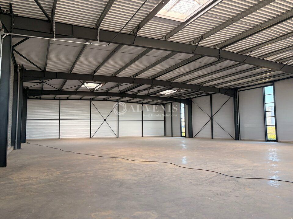 Location local d''activites 1632 m² non divisibles