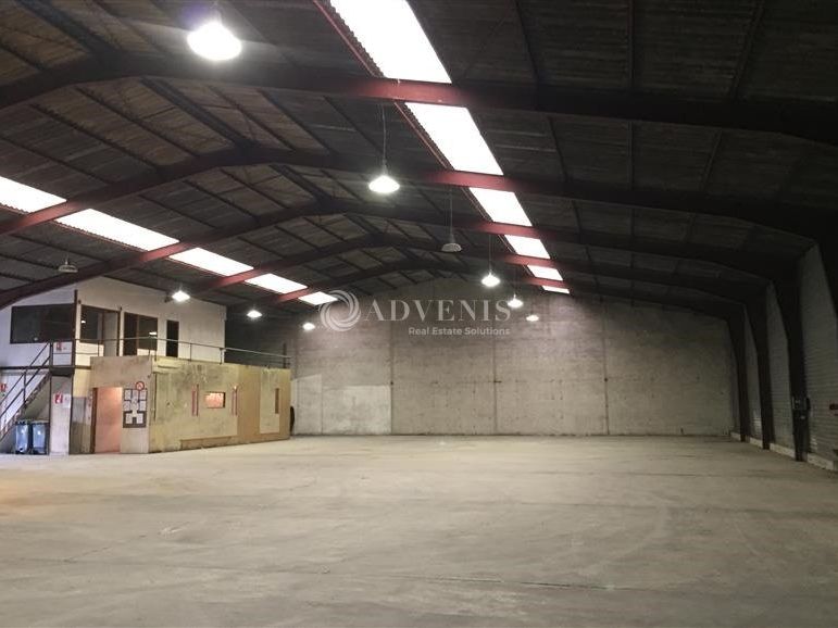 Location local d''activites 550 m² non divisibles