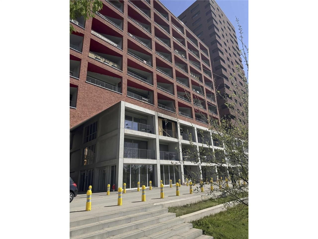 Location local commercial 375 m² divisibles à partir de 100 m²