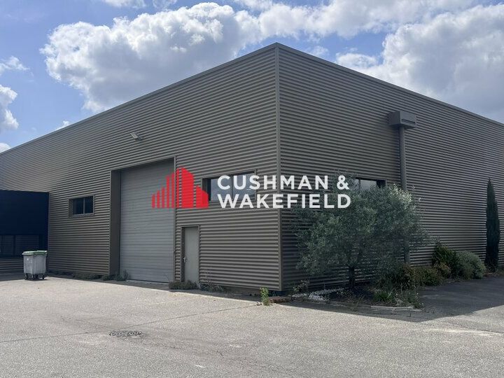 Location local d''activites 1200 m² non divisibles