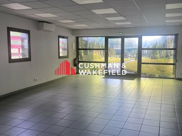 LOCAUX D'ACTIVTES A LOUER