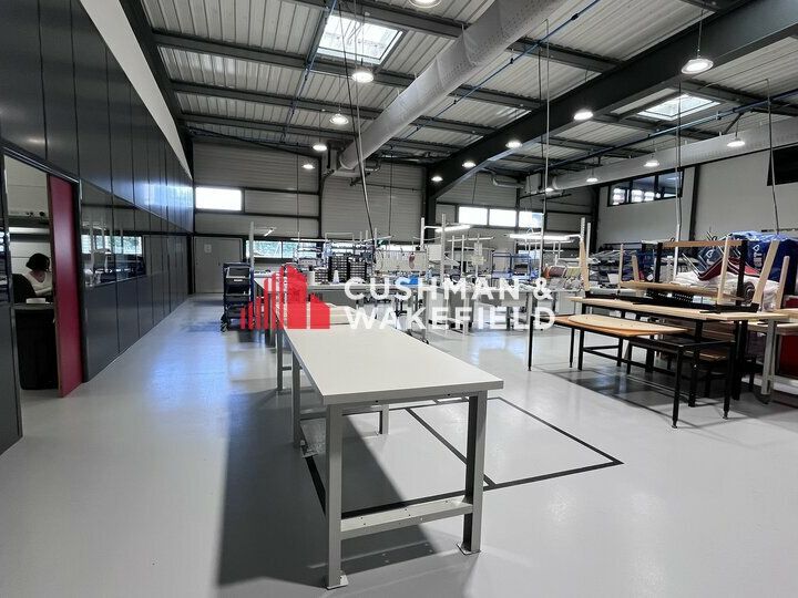 LOCAUX D'ACTIVTES A LOUER