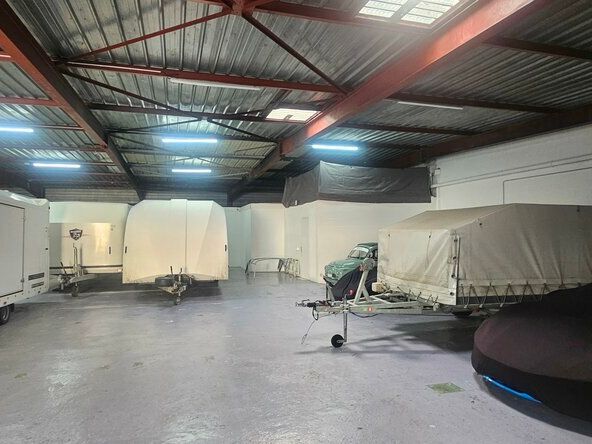 Location local d''activites 436 m² non divisibles