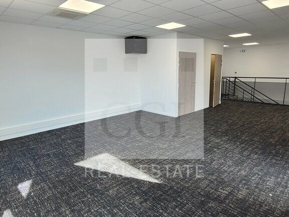 À LOUER – LOCAL D'ACTIVITÉS EN EXCELLENT ÉTAT – 460 m² – CHASSIEU