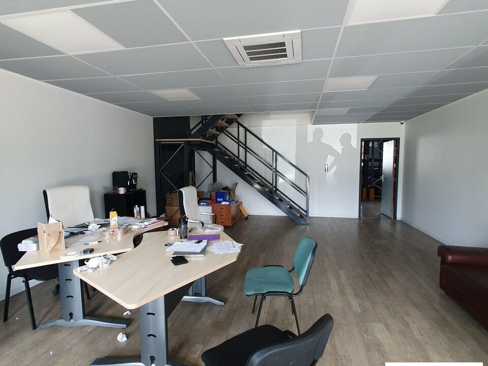 Location local d''activites 880 m² non divisibles
