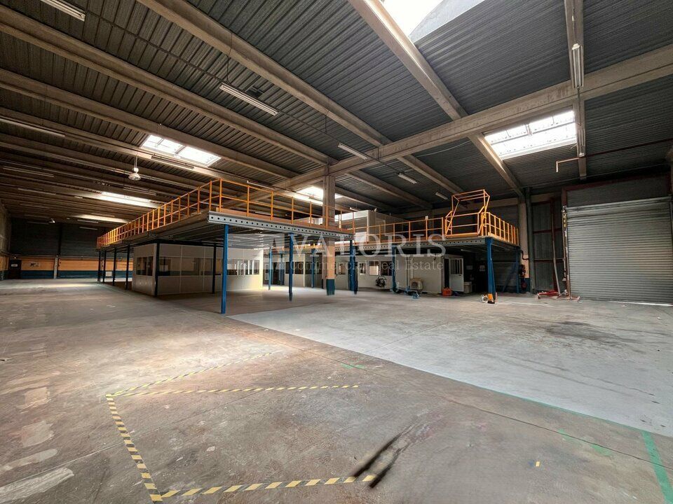Location local d''activites 1634 m² divisibles à partir de 817 m²