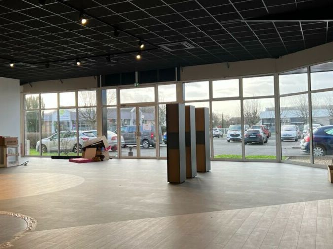 TOURS NORD ZONE COMMERCIALE DE L'HORLOGE COMMERCE A LOUER 375 M²