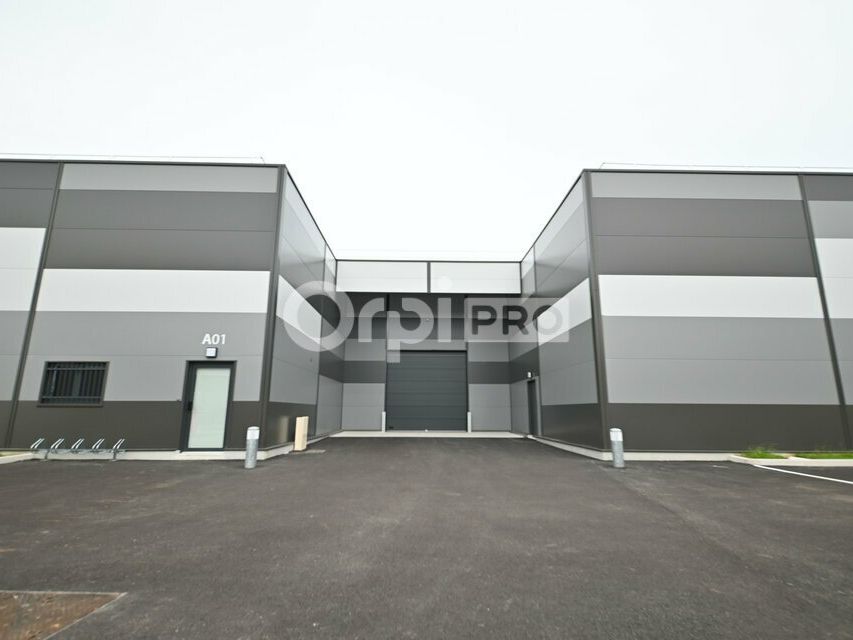 Location local d''activites 2126 m² divisibles à partir de 654 m²