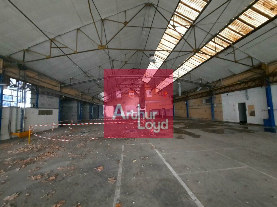 GERZAT A LOUER ENTREPOT 10 000 M² DIVISIBLE A PARTIR DE 1500  M² - POSSIBILITE ACHAT