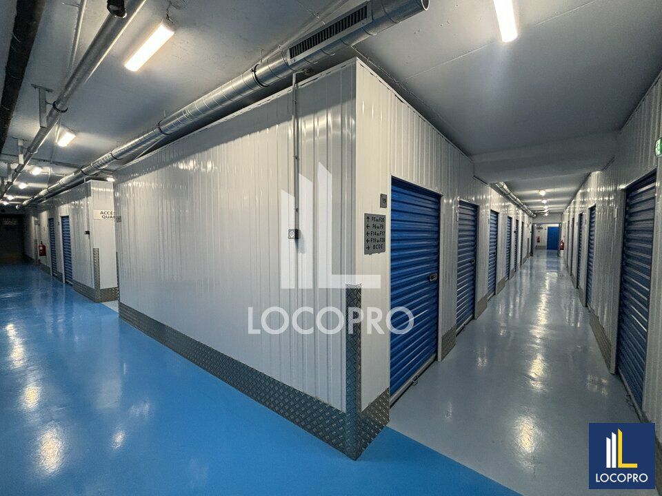 A VENDRE - BOX DE STOCKAGE - 40 M2 DIVISIBLES DÈS 5 M2 - NICE CENTRE