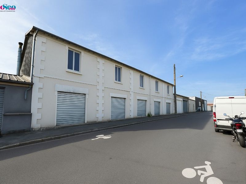 Location entrepot 140 m² non divisibles