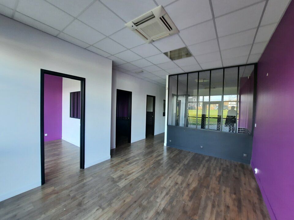 Bureaux avec accès direct sur parking. 