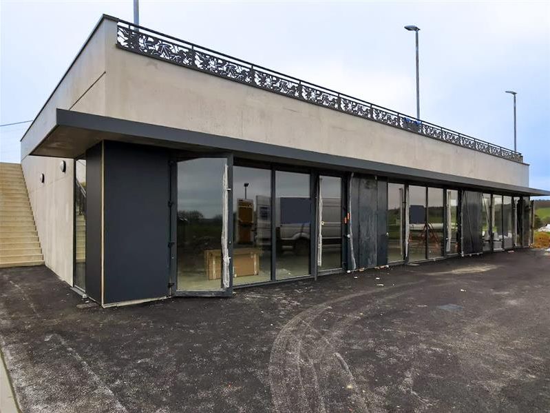 Location local commercial 300 m² divisibles à partir de 100 m²