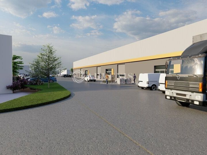 Location local d''activites 3804 m² divisibles à partir de 483 m²