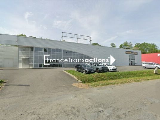 Location local commercial 713 m² divisibles à partir de 200 m²