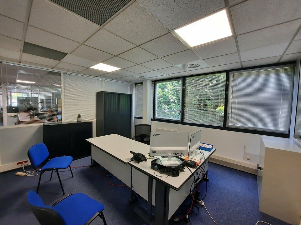 AU COEUR DU TECHNOPARC DES BOCQUETS - IMMEUBLE CLIMATISE.