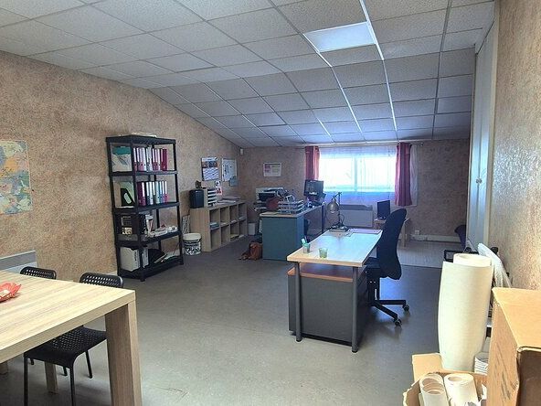 ZI LONGVIC - LOCAUX D'ACTIVITES 100 m² -  A LOUER