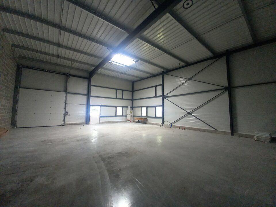 A VENDRE OU A LOUER - LOCAL NEUF + PARKING.