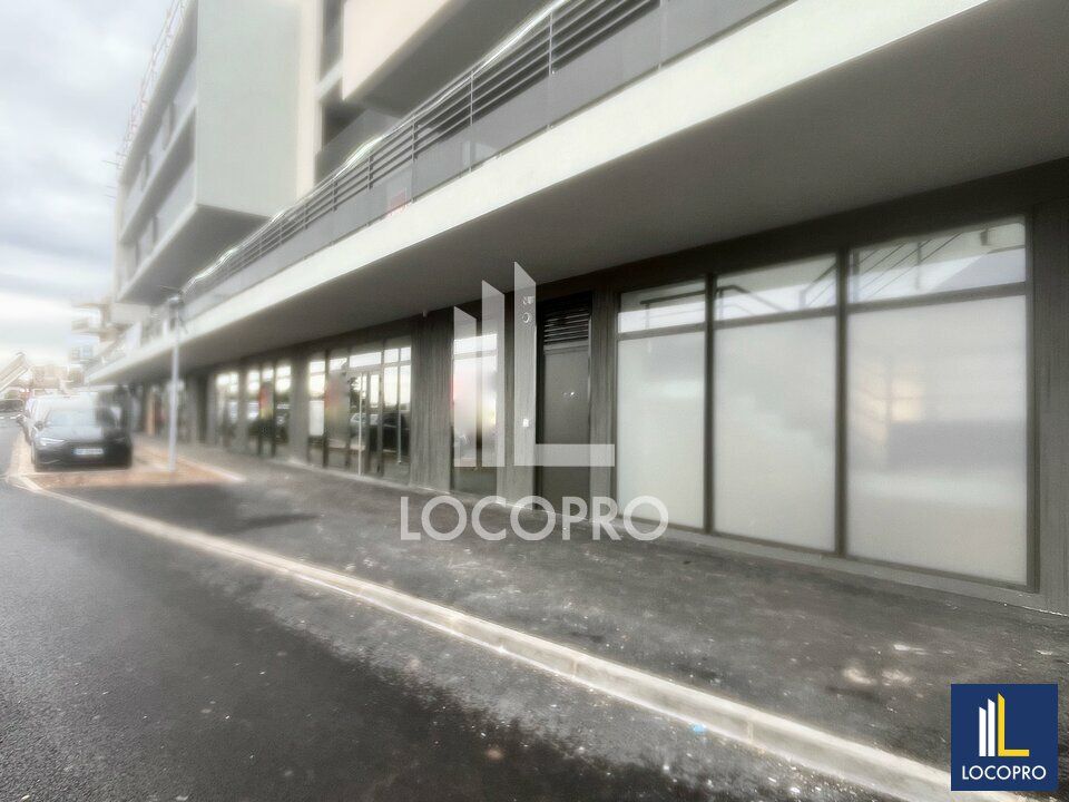 A LOUER - LOCAL COMMERCIAL NEUF 140m2 - SAINT LAURENT DU VAR