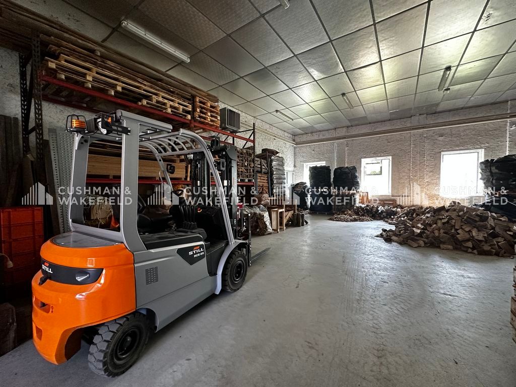 Location activités 305 m² non divisibles