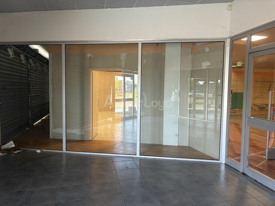 LOCAL COMMERCIAL de 1850m² A LOUER