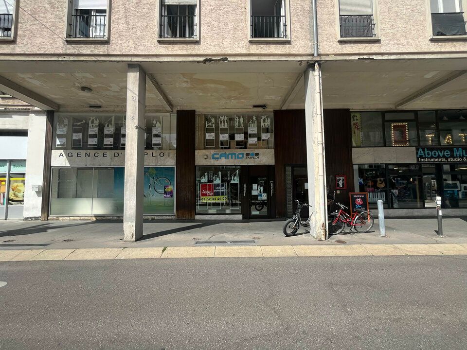 Vente local commercial 96 m² non divisibles