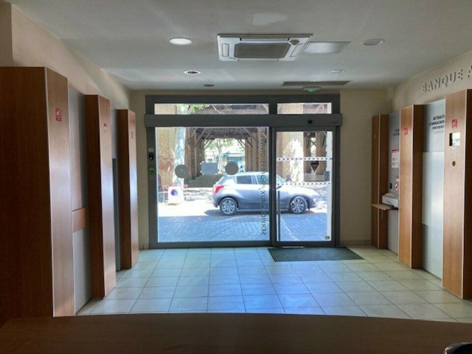 A LOUER LOCAL COMMERCIAL 125 M² CENTRE GRENADE