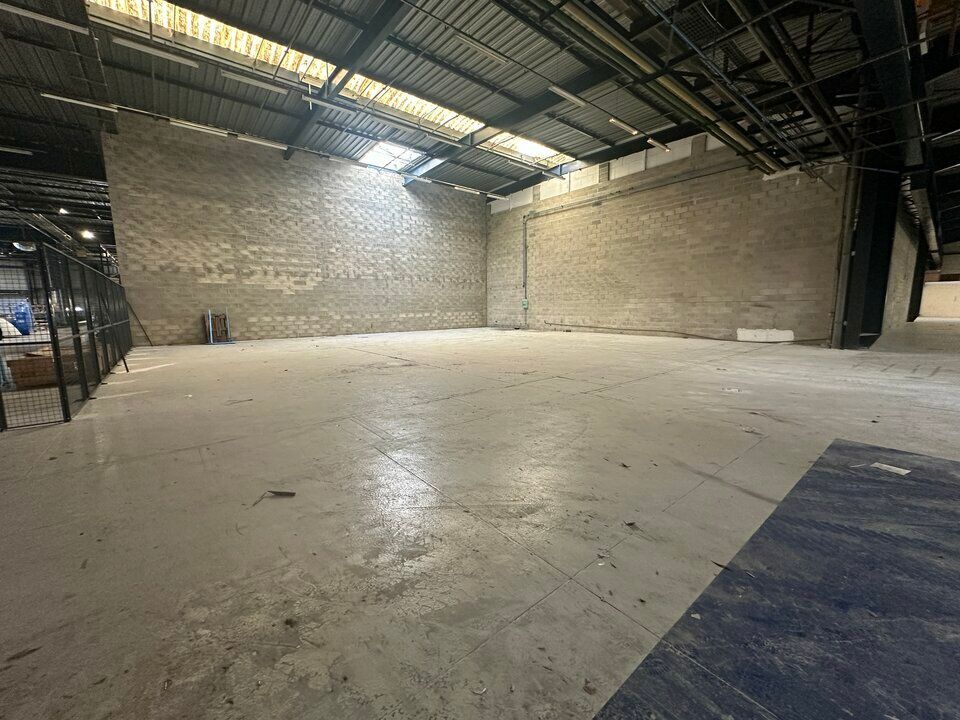 Location local d''activites 2203 m² non divisibles