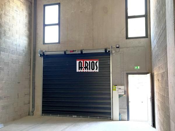 Location entrepôts 116 m² non divisibles