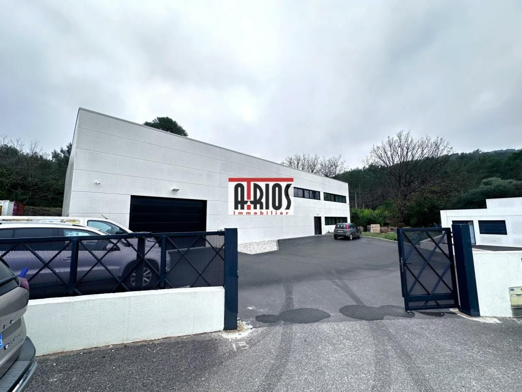 Vente entrepôts 1015 m² non divisibles
