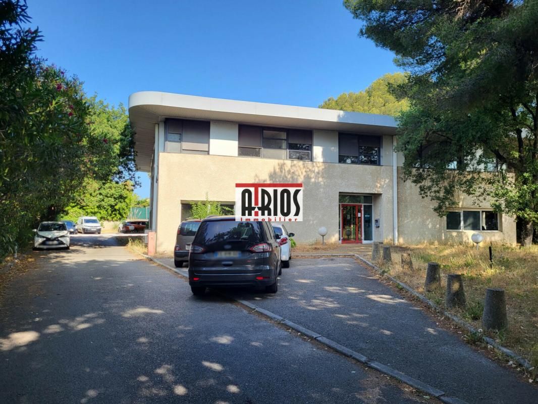 Vente entrepôts 780 m² non divisibles