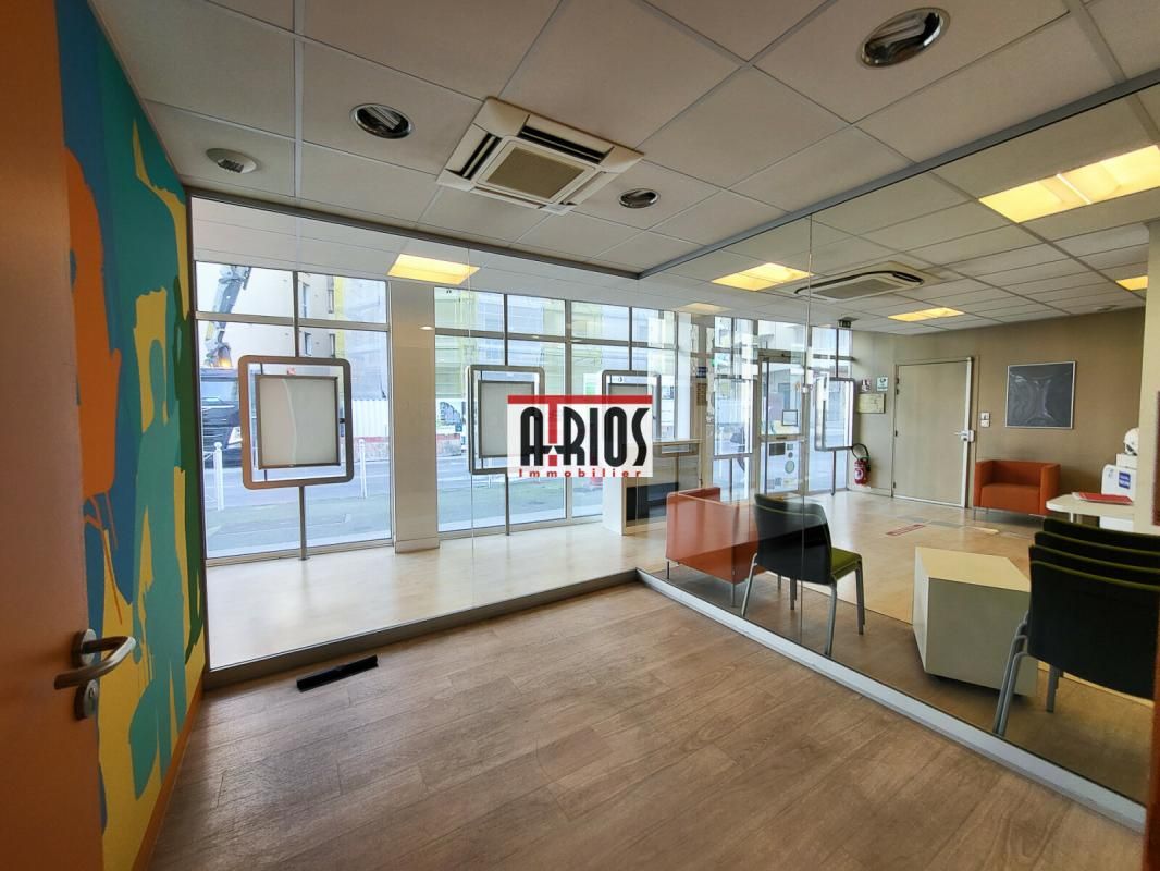 Location local commercial 242 m² non divisibles