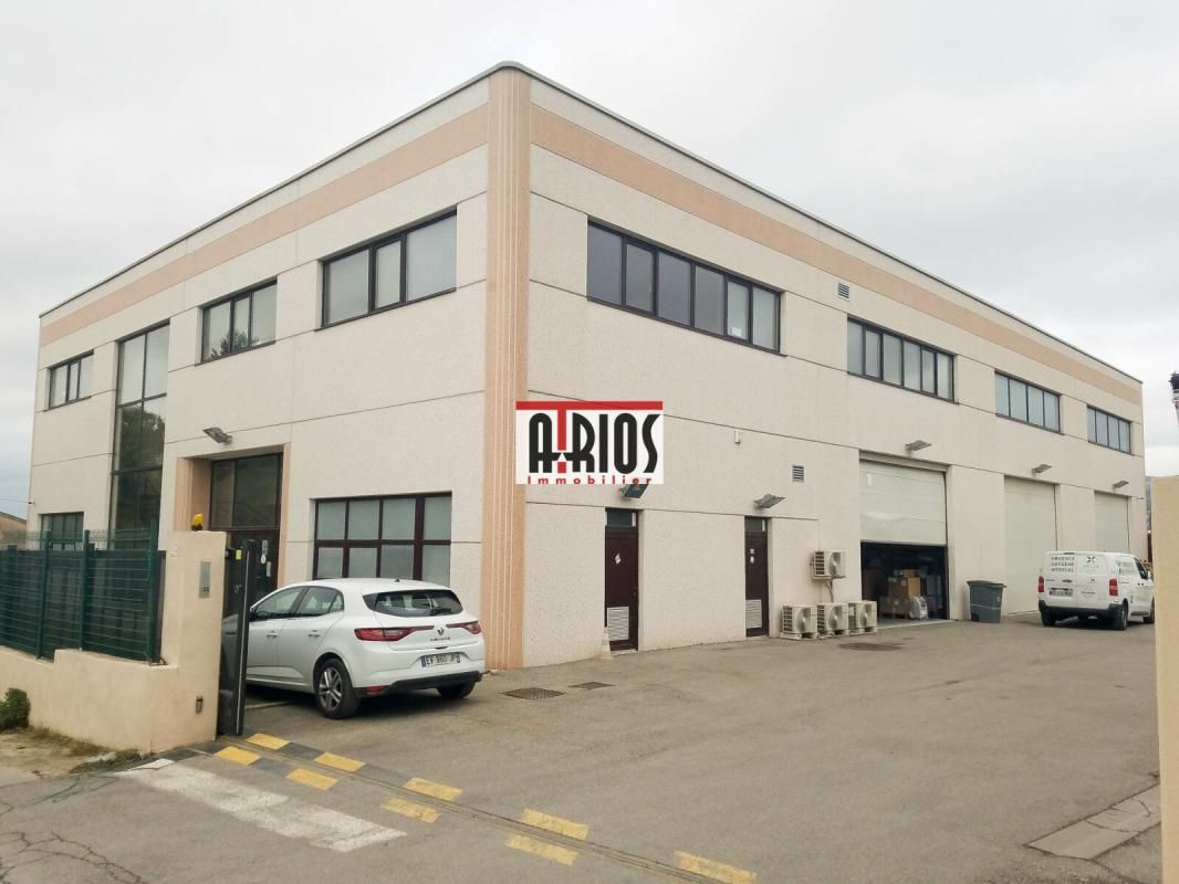 Vente entrepôts 1400 m² non divisibles