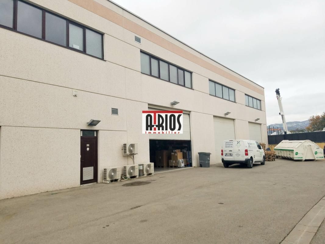 Vente entrepôts 1400 m² non divisibles